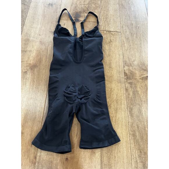 SKIMS Midthigh Bodysuit - Picture 3 of 4